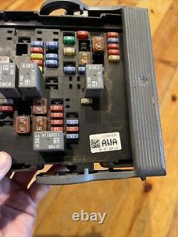 2007-2013 Chevy Silverado GMC Sierra 5.3L Engine Fuse Box Block 22798215 OEM