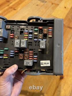 2007-2013 Chevy Silverado GMC Sierra 5.3L Engine Fuse Box Block 22798215 OEM