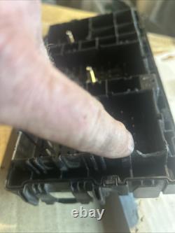 Oem Gmc Savana Chevy Express Van Gas 2008-2009 Front Under Hood Fuse Relay Box