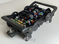 Boîte à fusibles de jonction de puissance du moteur 2018 Chevrolet Suburban OEM 84114437
