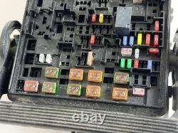 Boîte à fusibles de jonction de puissance du moteur 2018 Chevrolet Suburban OEM 84114437