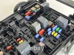 Boîte à fusibles de jonction de puissance du moteur 2018 Chevrolet Suburban OEM 84114437