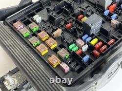 Boîte à fusibles de jonction de puissance du moteur 2018 Chevrolet Suburban OEM 84114437