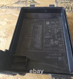 Boîtier de fusibles et relais moteur OEM 2014 Chevrolet Chevy Sonic 42456297 95383537