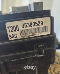 Boîtier de fusibles et relais moteur OEM 2014 Chevrolet Chevy Sonic 42456297 95383537