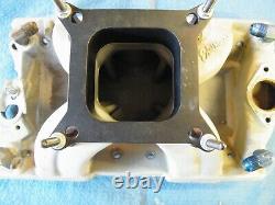 MANIFOLD D'ADMISSION EDELBROCK VICTOR 2950 PETIT BLOQUE CHEVY Livré avec un espaceur de 1,75 pouces